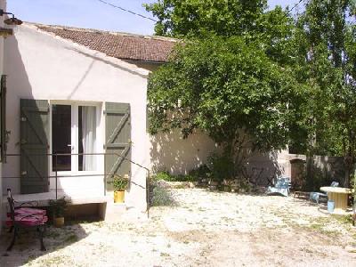 Hbergement de vacances Appartement EYRAGUES 13630 Bouches du Rhne FRANCE